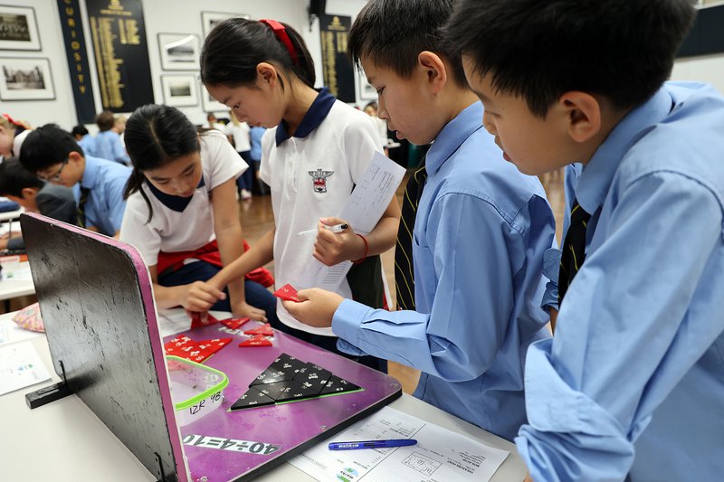 Year 6 Ascham Girls Visit Edgecliff for Maths and Engineering Activities